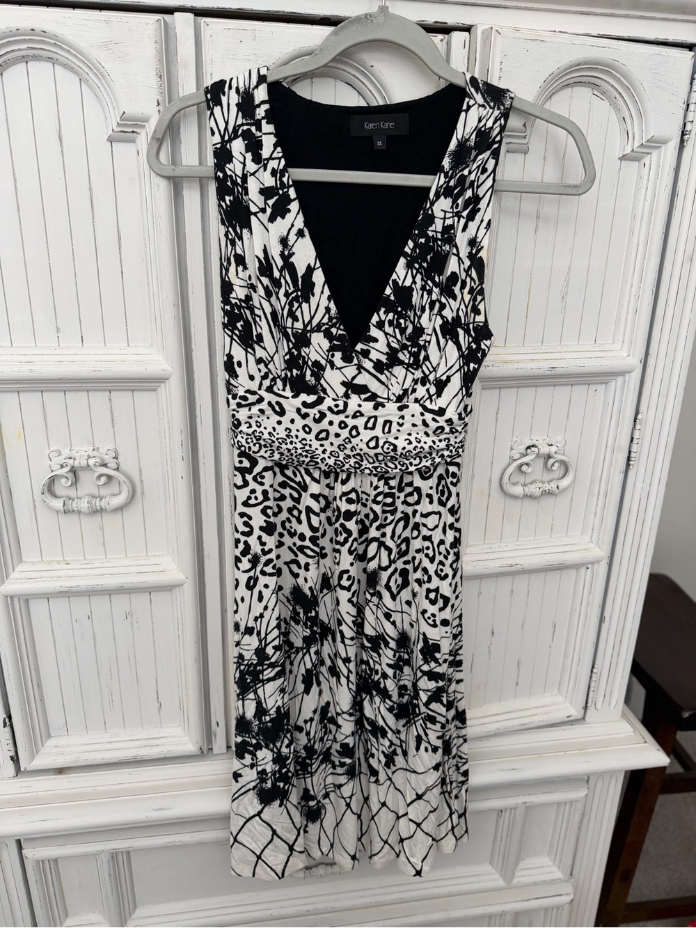 Karen Kane Black and White Mixed-Print V-Neck Dress